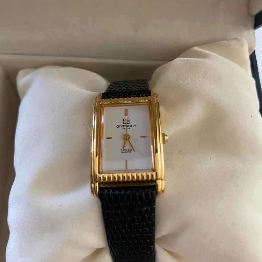🌷sold🌷Givenchy Ladies watch - Picture 3 of 8